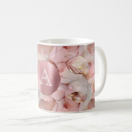 Blush Pink Gold Blätter Monogram Kaffeetasse (VorderseiteRechts)
