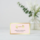 Blush Pink Gold Dumbell Fitness Personal Trainer Visitenkarte (Stehend Vorderseite)