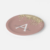Blush Pink - Gold Glitzer Monogram Birthday Pappteller (Schrägansicht)