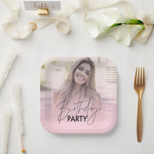 Blush Pink Gradient Personalisiertes Foto Geburtst Pappteller (Hochzeit)