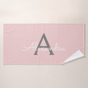 Blush Pink Grau Modern Script Girl Monogram Name Badehandtuch