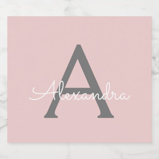 Blush Pink Grau Modernes Script Girly Monogram Nam Alkoholflaschenetikett (Einzelnes Label)