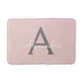 Blush Pink Grau Modernes Script Girly Monogram Nam Badematte (Vorderseite)