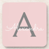 Blush Pink Grau Modernes Script Girly Monogram Nam Getränkeuntersetzer (Vorderseite)