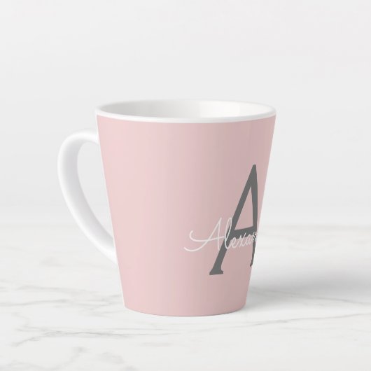 Blush Pink Grau Modernes Script Girly Monogram Nam Milchtasse (Linke Ecke)