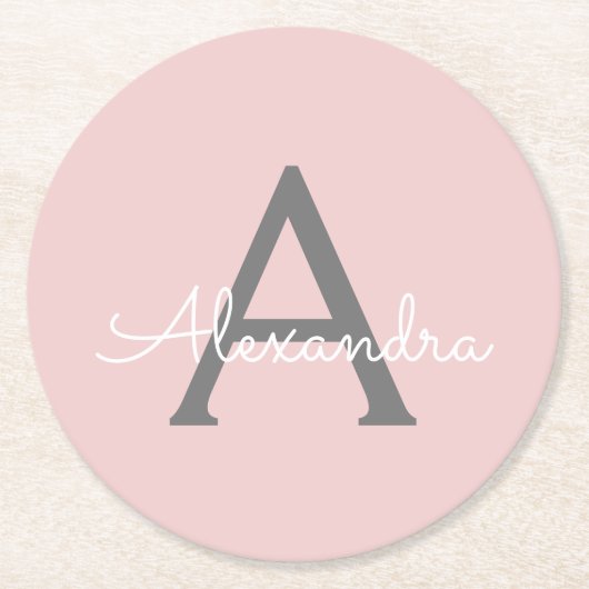 Blush Pink Grau Modernes Script Girly Monogram Nam Runder Pappuntersetzer (Vorderseite)