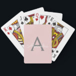Blush Pink Grau Modernes Script Girly Monogram Nam Spielkarten<br><div class="desc">Blush Pink und Gray Simple Script Monogram Name Playing Cards. Das macht den perfekten 16 Geburtstag,  Hochzeit,  Brautparty,  Jubiläum,  Babydusche oder Junggeselinnen-Abschied Geschenk für jemanden,  der Lieben glamourösen Luxus und schicke Stile.</div>