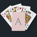 Blush Pink Grau Modernes Script Girly Monogram Nam Spielkarten<br><div class="desc">Blush Pink und Gray Simple Script Monogram Name Playing Cards. Das macht den perfekten 16 Geburtstag,  Hochzeit,  Brautparty,  Jubiläum,  Babydusche oder Junggeselinnen-Abschied Geschenk für jemanden,  der Lieben glamourösen Luxus und schicke Stile.</div>