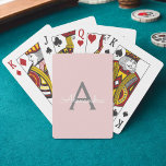Blush Pink Grau Modernes Script Girly Monogram Nam Spielkarten<br><div class="desc">Blush Pink und Gray Simple Script Monogram Name Playing Cards. Das macht den perfekten 16 Geburtstag,  Hochzeit,  Brautparty,  Jubiläum,  Babydusche oder Junggeselinnen-Abschied Geschenk für jemanden,  der Lieben glamourösen Luxus und schicke Stile.</div>