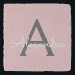 Blush Pink Grau Modernes Script Girly Monogram Nam Töpfeuntersetzer<br><div class="desc">Blush Pink und Gray Simple Script Monogram Name Trivet Stone. Dies macht den perfekten Abschluss,  Geburtstag,  Hochzeit,  Brautparty,  Jubiläum,  Babydusche oder Junggeselinnen-Abschied Geschenk für jemanden,  die Lieben glamourösen Luxus und schicke Stile.</div>