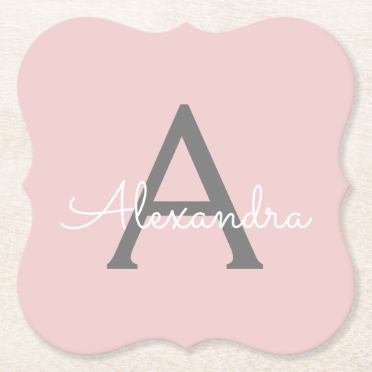 Blush Pink Grau Modernes Script Girly Monogram Nam Untersetzer (Vorderseite)