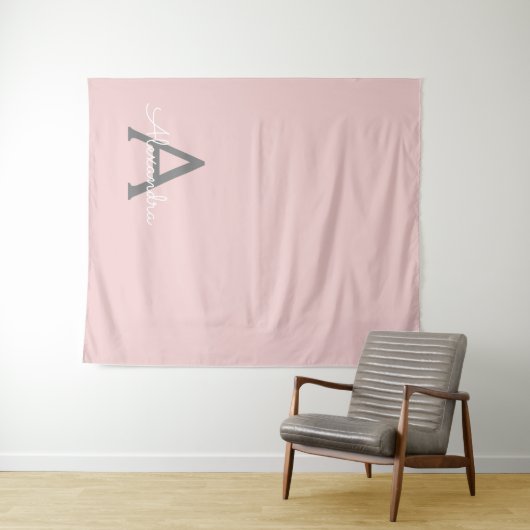 Blush Pink Grau Modernes Script Girly Monogram Nam Wandteppich (Beispiel (Horizontal))