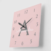 Blush Pink Grau Script Monogram Girly Name Quadratische Wanduhr (Winkel)