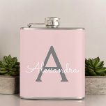 Blush Pink Gray Girly Script Monogram Name Modern Flachmann<br><div class="desc">Blush Pink und Gray Monogramm Fügen Sie Ihren eigenen Namen Party Flask. Das macht den perfekten 16 Geburtstag,  Hochzeit,  Brautparty,  Jubiläum,  Babydusche oder Junggeselinnen-Abschied Geschenk für jemanden,  der Lieben glamourösen Luxus und schicke Stile.</div>