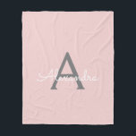 Blush Pink Gray Girly Script Monogram Name Modern Fleecedecke<br><div class="desc">Rosa und graue Imitate Script Monogram Fügen Sie Ihren eigenen Namen Fleece Blanket. Das macht den perfekten 16 Geburtstag,  Hochzeit,  Brautparty,  Jubiläum,  Babydusche oder Junggeselinnen-Abschied Geschenk für jemanden,  der Lieben glamourösen Luxus und schicke Stile.</div>