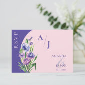 Blush Pink & Lila Floral Monogram Wedding RSVP Karte (Stehend Vorderseite)