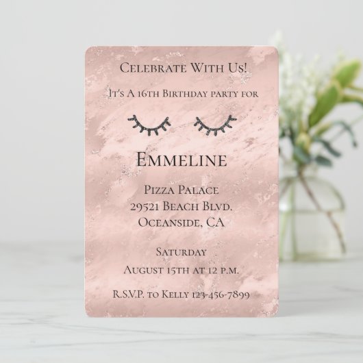 Blush Pink Marble Glitzy Black Glitzer Eyelashes Einladung (Stehend Vorderseite)