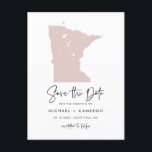 Blush Pink Minnesota Karte Modern Save the Date<br><div class="desc">Mit diesem Minnesota Staat Thema Ankündigung Datum freihalten Postkarte verkünden Sie Ihr Hochzeitstag. Es zeigt eine Illustration des Staat von Minnesota, einfache Typografie und ein handgeschriebenes Skript. Personalisieren Sie diese durch Hinzufügen von Namen, Datum, Ort und anderen Details. Dieser Staat von Minnesota Save the Date ist perfekt für jedes Hochzeitsthema....</div>
