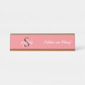 Blush Pink Moderne elegante Monogram Name Script Schreibtischnamensplakette (Vorderseite )
