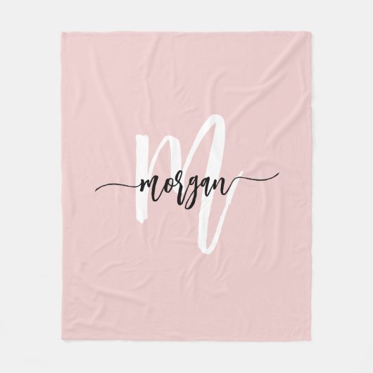 Blush Pink Modernes Script Name Girl Monogram Fleecedecke (Vorderseite)