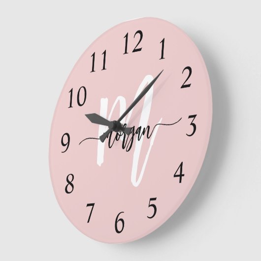 Blush Pink Modernes Script Name Girl Monogram Große Wanduhr (Winkel)