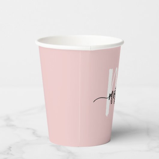 Blush Pink Modernes Script Name Girl Monogram Pappbecher (Rechts)