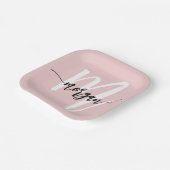 Blush Pink Modernes Script Name Girl Monogram Pappteller (Gewinkelt)