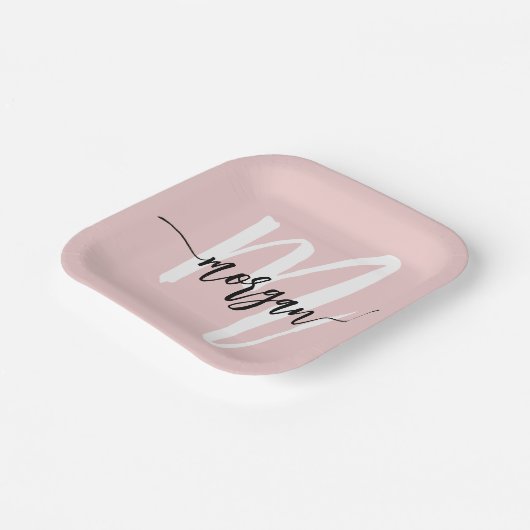 Blush Pink Modernes Script Name Girl Monogram Pappteller (Gewinkelt)