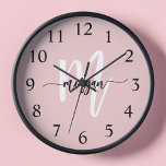 Blush Pink Modernes Script Name Girl Monogram Uhr<br><div class="desc">Fügen Sie Ihrem Platz mit der Blush Pink Modern Script Girly Monogram Name Clock eine personalisierte Touch hinzu. Mit einem weichen, rosa Hintergrund und einem schicken, modernen Script-Schriftart für Ihr Monogramm ist diese Uhr sowohl stilvoll als auch funktional. Das elegante Design macht es zu einer perfekten Ergänzung zu jedem Zimmer,...</div>