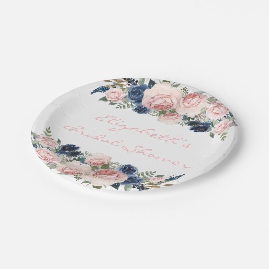 Blush Pink Navy Blue Peony Wedding Pappteller (Schrägansicht)