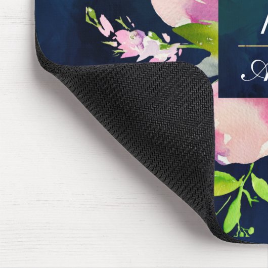 BLUSH PINK & NAVY Floral Bouquet Monogramm Mousepad (Ecke)