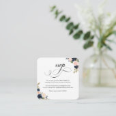 Blush Pink & Navy Floral QR Code Wedding RSVP Card Begleitkarte (Stehend Vorderseite)
