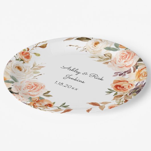Blush Pink & Peach Floral Wedding Pappteller (Schrägansicht)