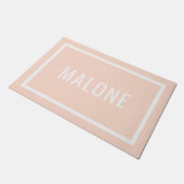 Blush Pink Personalisierter Familienname Doormat Fußmatte (Schrägansicht)