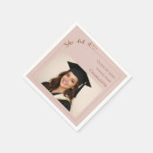 Blush pink photo She did it Graduation Party Serviette (Ecke)