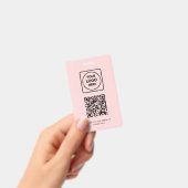 Blush Pink QR | Professionelles Business-Logo-Desi Ausweis (Handheld)
