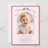Blush Pink Red Bow Girl 1st Birthday Arch Photo Einladung (Vorderseite)