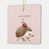Blush Pink Red Cherry Adorable Hedgehog Keramikornament (Links)