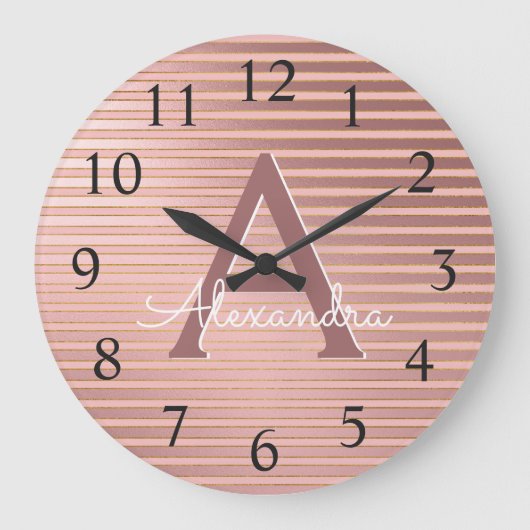 Blush Pink & Rose Gold Foil Streifen Monogramm Nam Große Wanduhr (Vorderseite)