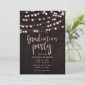 Blush Pink Rustic Wood Lights Graduation Party Einladung (Stehend Vorderseite)