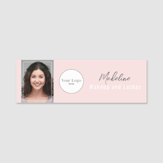 Blush Pink Script Logo Photo Makeup Namensschild (Vorderseite)