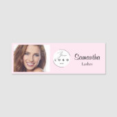 Blush Pink Script Logo Photo Makeup Namensschild (Vorderseite)