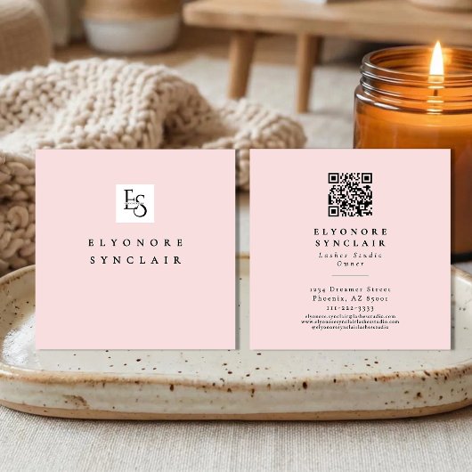 Blush Pink Script Logo QR Code Lashes Quadratische Visitenkarte