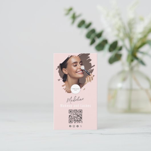 Blush Pink Script Logo QR Code Photo Makeup Visitenkarte (Stehend Vorderseite)
