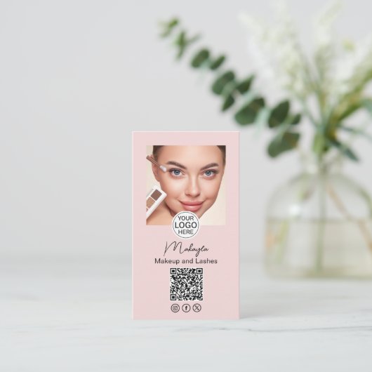 Blush Pink Script Logo QR Code Photo Makeup Visitenkarte (Stehend Vorderseite)