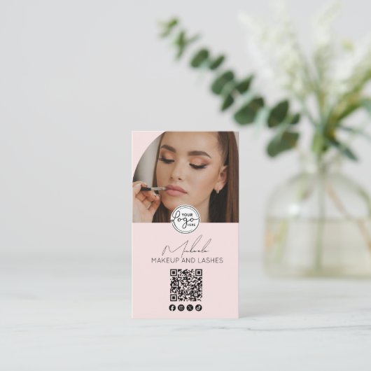 Blush Pink Script Logo QR Code Photo Makeup Visitenkarte (Stehend Vorderseite)