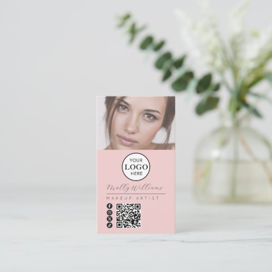 Blush Pink Script Logo QR Code Photo Makeup Visitenkarte (Stehend Vorderseite)