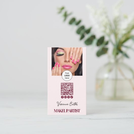 Blush Pink Script Logo QR Code Photo Makeup Visitenkarte (Stehend Vorderseite)
