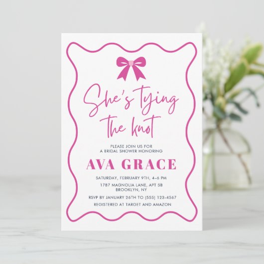 Blush Pink Sie bindet das Brautparty des Knotens Einladung (Stehend Vorderseite)