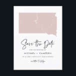 Blush Pink South Dakota Karte Save the Date<br><div class="desc">Melden Sie sich Ihr Hochzeitstag mit diesem Thema South Dakota Staat Ankündigung Datum freihalten Postkarte an. Es zeigt eine Illustration des Staat von South Dakota, einfache Typografie und handgeschriebene Schrift. Personalisieren Sie diese durch Hinzufügen von Namen, Datum, Ort und anderen Details. Dieser Staat der South Dakota Save the Date ist...</div>